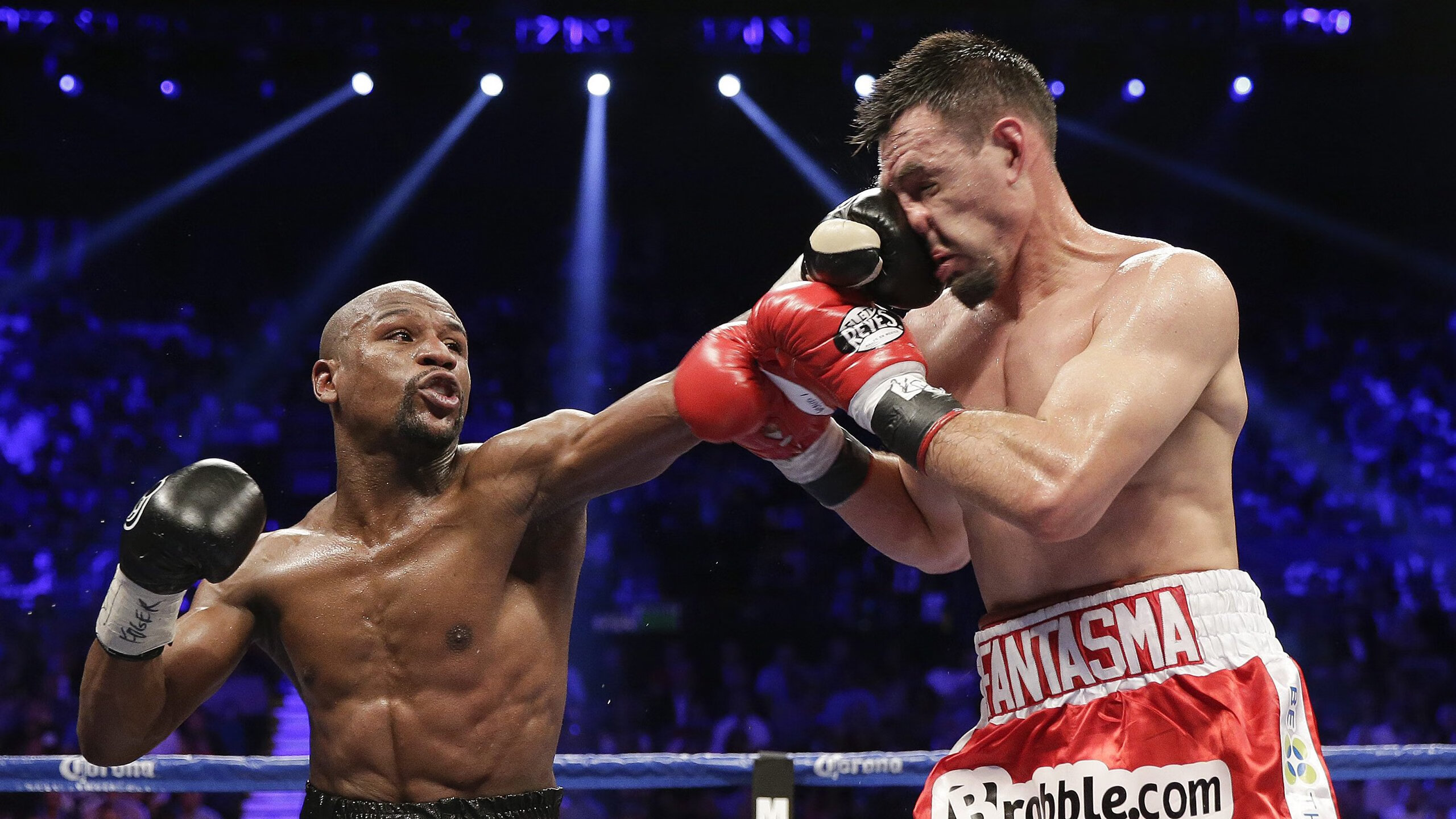 中澳接力赛后互相致意展风度,中澳之间