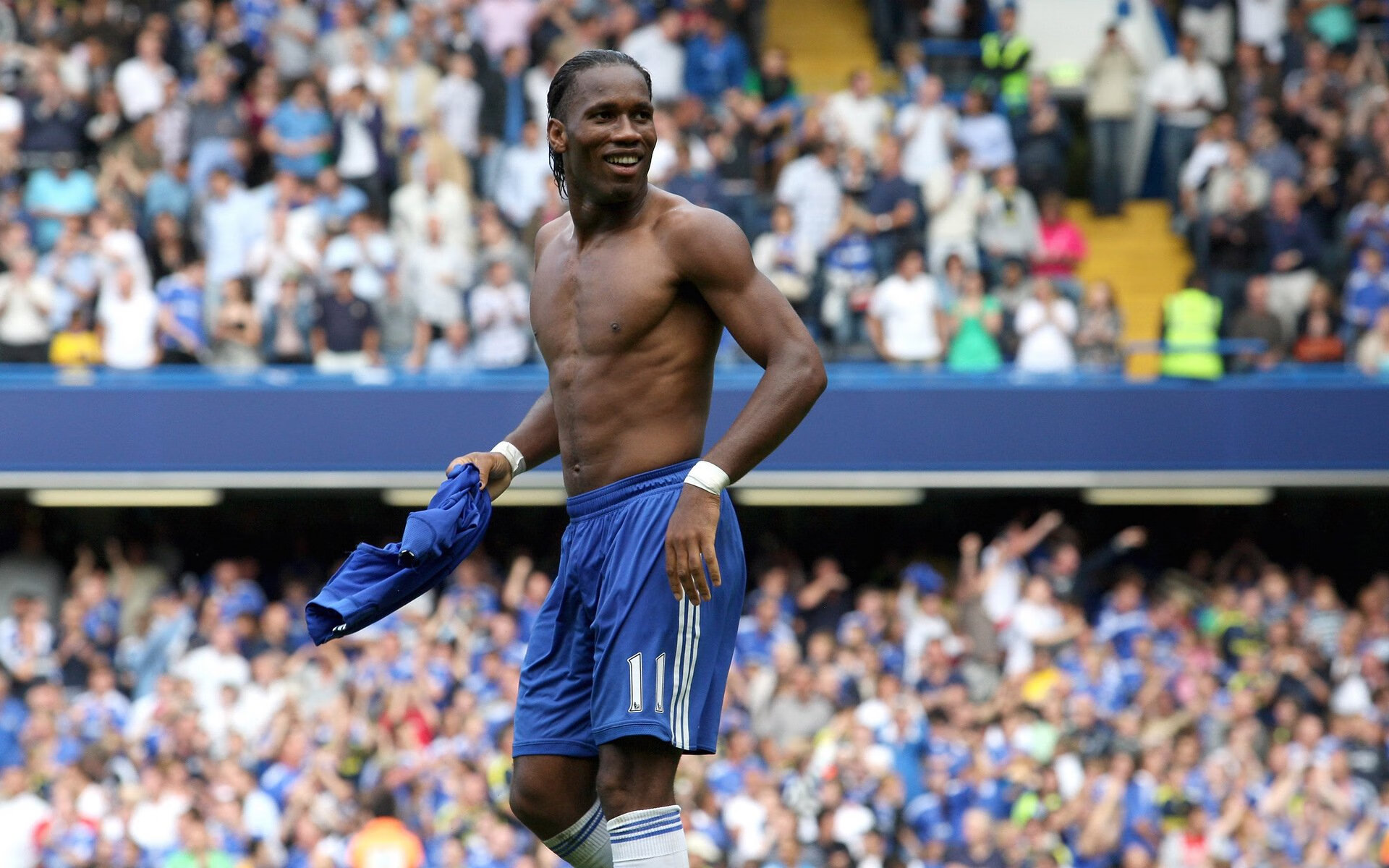 男泳新星闪耀国际舞台,男子泳装表演