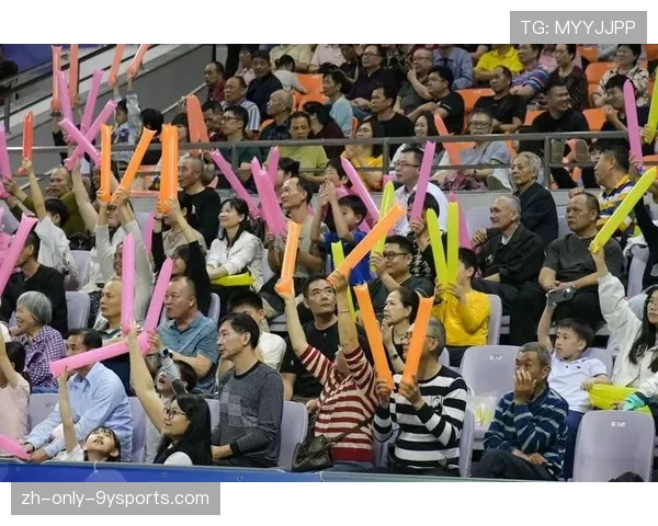 决赛气氛火爆，球迷激情四溢，球赛精彩